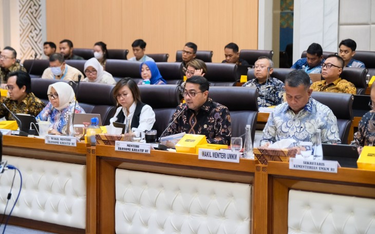 Menteri Ekraf Teuku Riefky dalam raker yang berlangsung pada Kamis, 4 September 2025.