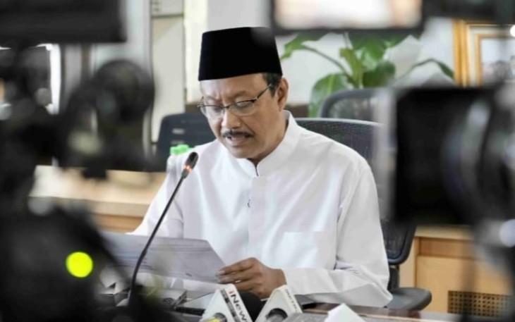 Menteri Sosial Saifullah Yusuf (Gus Ipul) dalam konferensi pers di Kantor Kemensos, Jakarta, Sabtu (19/7/2025). 