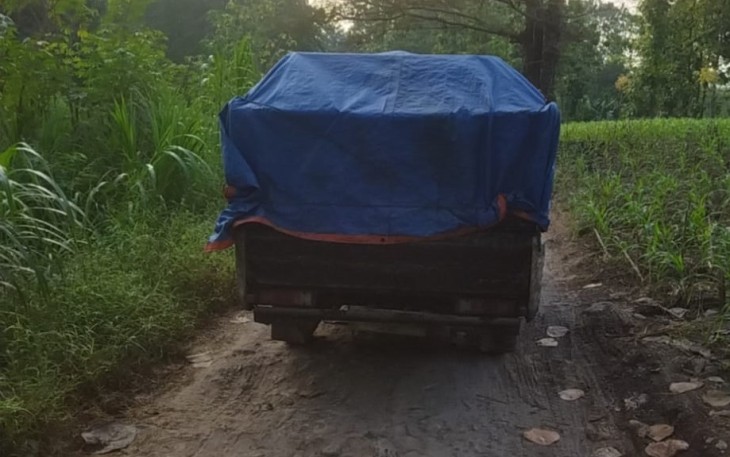 Mobil yang digunakan para pelaku untuk mengangkut minyak mentah dari Ledok, Kabupaten Blora menuju wilayah Kabupaten Bojonegoro, Jawa Timur.