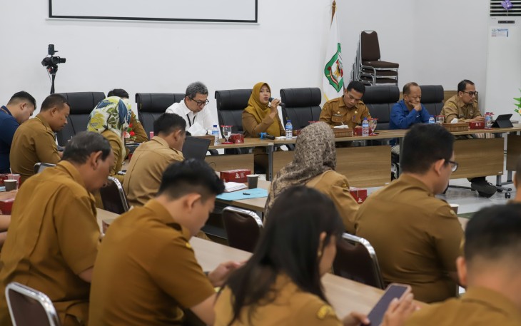 Wakil Wali Kota (Walkot) Pematangsiantar Herlina pimpin Rapat Teknis Tim Pengendalian Inflasi Daerah (TPID) dan Program 100 Hari "Cerdas, Sehat, Kreatif, dan Selaras", di Ruang Serbaguna Pemko Pematangsiantar