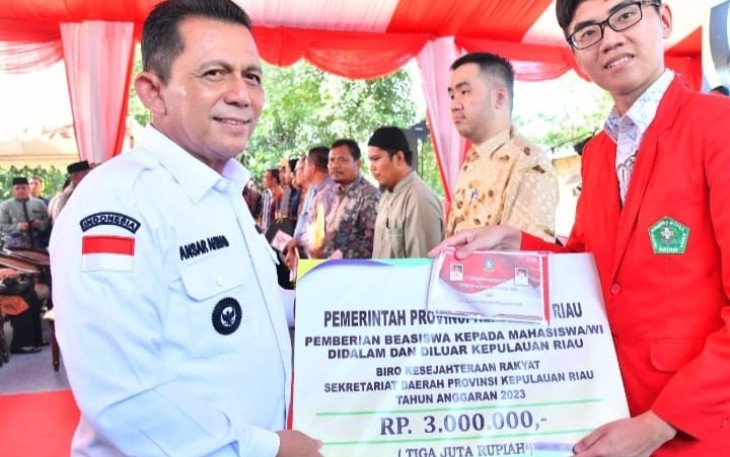 Gubernur Kepulauan Riau H Ansar Ahmad SE MM