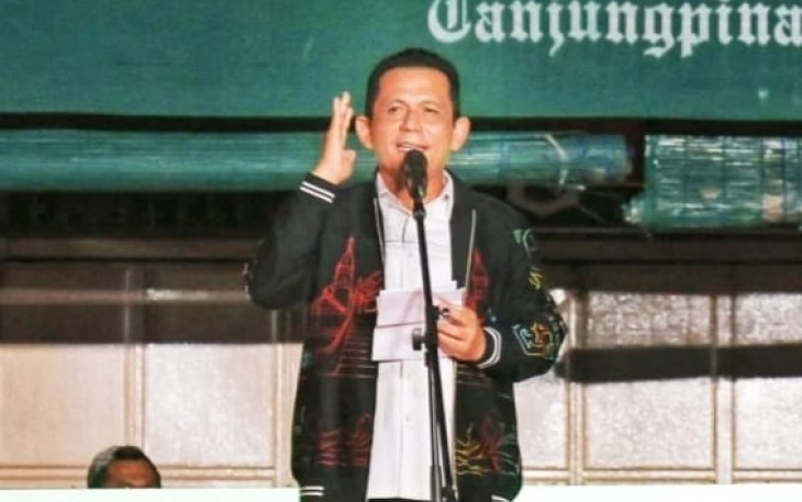 Gubernur Ansar Ahmad 