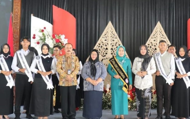 Pengukuhan Ayah Bunda Genre dan pelantikan anggota Forum Genre Karanganyar periode 2025-2026, di Pendopo Raden Mas Said Rumah Dinas Bupati Karanganyar, Kamis (4/9/2025).