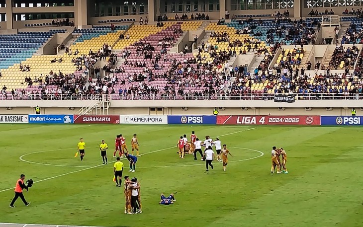 Pertandingan final Liga 4 Nasional antara Persika Karanganyar melawan Tri Brata Raflesia di final Liga 4 Nasional, di Stadion Manahan Solo, Selasa (2752025) sore.