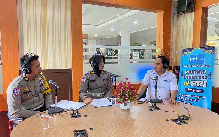 Ditlantas Polda Kalteng menggelar sosialisasi Operasi Keselamatan Telabang 2025 di Radio Republik Indonesia (RRI) Kota Palangka Raya, Selasa (18/2/2025) 