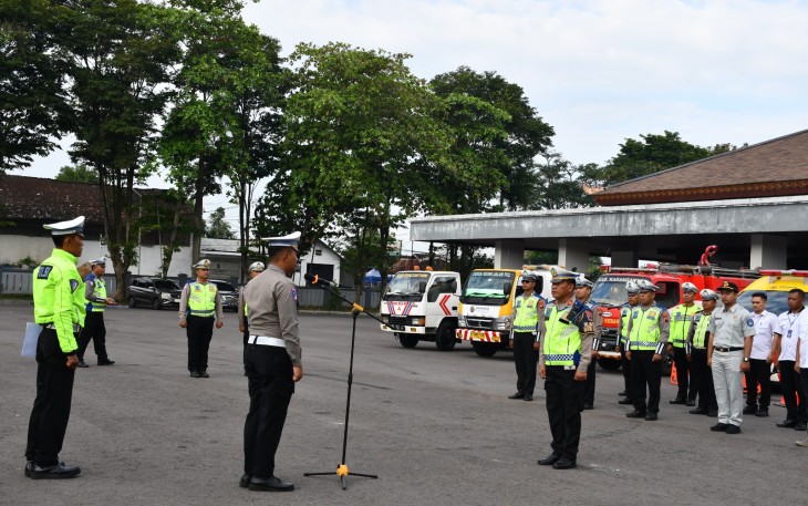 Polres Karanganyar menggelar apel kesiapan Satuan Tugas (Satgas) Quick Respon, Rabu (1232025).