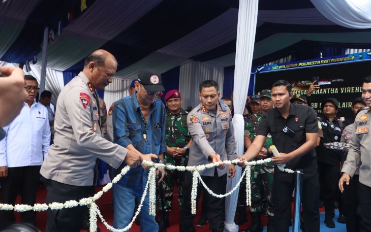 Kapolda Jatim saat Resmikan Dermaga dan Kapal Cepat Satpolairud Polresta Banyuwangi