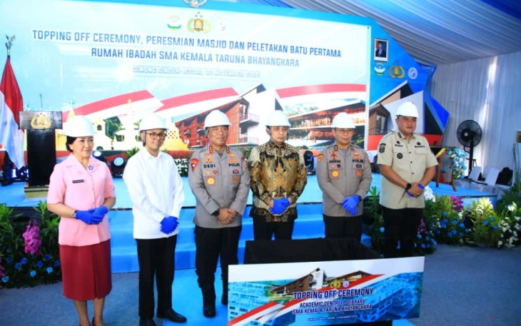 Polri Topping Off SMA Kemala Taruna Bhayangkara