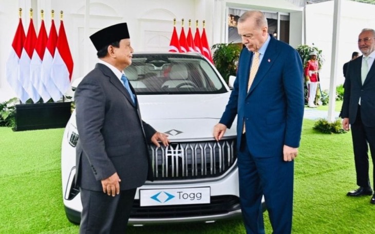 Presiden Erdoğan saat Serahkan Mobil Listrik Togg T10X  kepada Presiden Republik Indonesia Prabowo Subianto pada Rabu, 12 Februari 2025 di Istana Kepresidenan Bogor, Provinsi Jawa Barat.