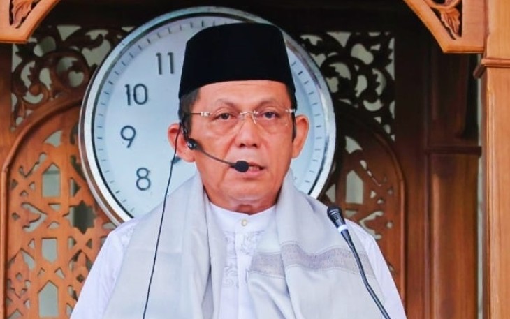 Gubernur Ansar saat Jadi Khatib dan Menyentuh Jamaah Melalui Khutbahnya.
