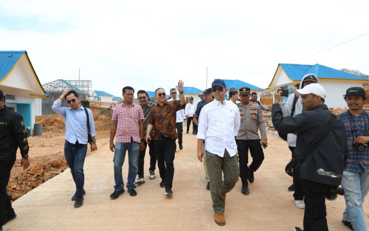 Menteri Transmigrasi (Mentrans) Iftitah Sulaiman Suryanagara melakukan kunjungan kerja ke Pulau Rempang, Kota Batam, Kepulauan Riau, dalam rangka meninjau perkembangan tahap pertama Proyek Strategis Nasional (PSN) Rempang Eco-City pada Rabu, 26 Februari 2025