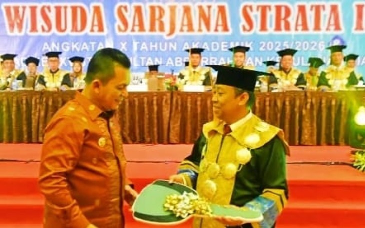 Gubernur Kepulauan Riau H Ansar Ahmad dalam Sidang Senat Terbuka Wisuda S1 Angkatan X sekaligus Milad ke-XV STAIN Sultan Abdurrahman Kepri yang digelar di CK Tanjungpinang Hotel & Convention Centre, Sabtu (6/12/2025).