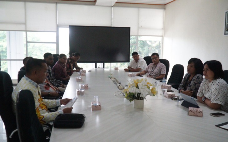 Suasana diskusi dalam acara monitoring dan evaluasi akademik mahasiswa pemerintah Kota Jayapura di Prodi PTIK FTI UKSW, di ruang Rapat Pimpinan FTI, belum lama ini.
