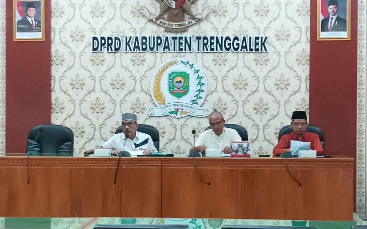 Suasana rapat kerja Pansus SOTK DPRD Kabupaten Trenggalek bersama Tim Asistensi Pemkab Trenggalek.