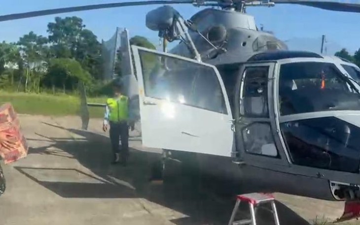 TNI AL saat Salurkan Bantuan ke Desa Sulum, Aceh Tamiang