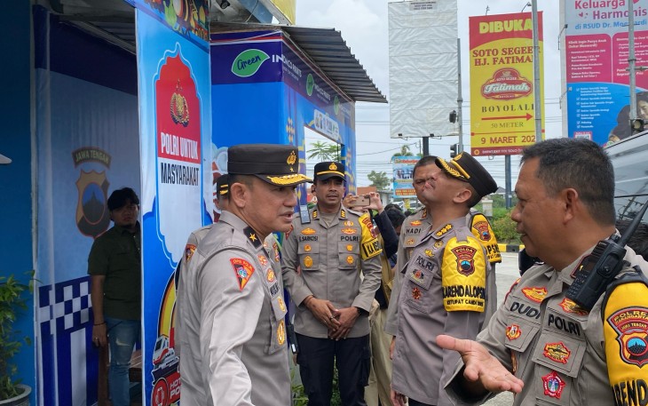 Tim Supervisi Mabes Polri saat meninjau Pospam Exit Tol Klodran, Colomadu, Kabupaten Karanganyar, Jumat (2832025).