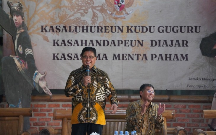 Wakil Menteri Transmigrasi Viva Yoga Mauladi saat di Padepokan Kabuyutan Muara Beres, Cibinong, Kabupaten Bogor, Jawa Barat, 8/7/2025