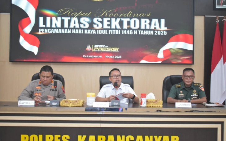 Wakil Bupati Adhe Eliana memimpin rapat koordinasi lintas  sektoral Operasi Ketupat Candi 2025 pengamanan hari raya Idul Fitri 1446 Hijriah, di Mapolres Karanganyar, Rabu (1232025).