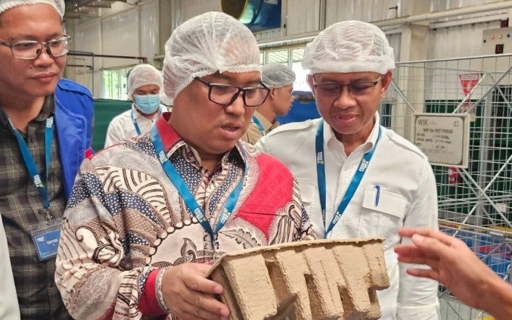 Wakil Gubernur Kepulauan Riau, Nyanyang Haris Pratamura saat kunjungan ke PT. Free The Sea, pada Jumat (11/04).