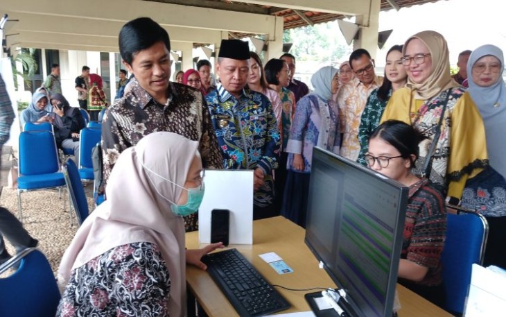 Wamenkes, Prof. Dante Saksono Harbuwono, meninjau langsung pelaksanaan program CKG di Universitas Indonesia (UI), Depok, pada Jumat (235).