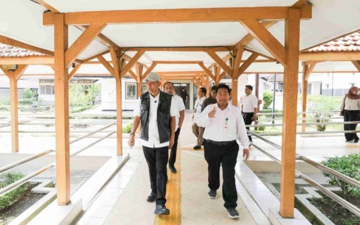 Wakil Menteri Sosial Agus Jabo Priyono di Sentra Terpadu Prof. Dr. Soeharso di Surakarta atau Solo, Jawa Tengah.
