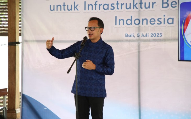 Wamendagri Bima Arya saat menghadiri Visit & Showcase Aspal Plastik di Jimbaran HUB, Kabupaten Badung, Bali, Sabtu (5/7/2025).
