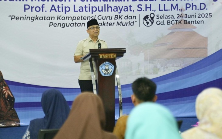 Wamendikdasmen, Atip Latipulhayat , dalam peresmian gedung baru SDI Persis 55 Serang, Selasa (24/6). 