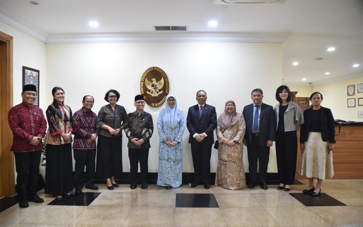 Wamendikdasmen, Atip Latipulhayat saat menerima kunjungan kerja Presiden Dewan Southeast Asian Ministers of Education Organization (SEAMEO) periode 2025 - 2027, Romaizah Binti Muhammad Saleh, pada 2 - 5 Desember 2025. 