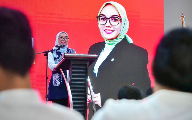 Wamenkop Farida Farichah dalam penyerahan sekaligus Sosialisasi Kadarkum dan Bimtek Perkoperasian di Tangerang, Sabtu (6/12/2025).