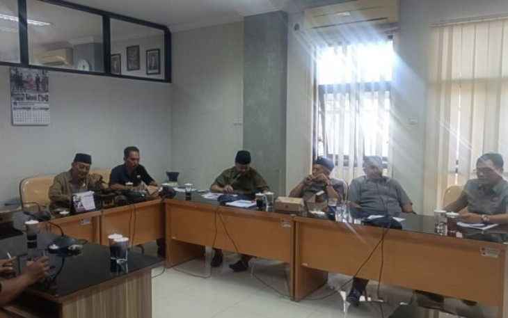 Situasi Rapat DPRD Kabupaten Blitar bersama Pemkab Blitar Bahas KUA PPAS Tahun 2026