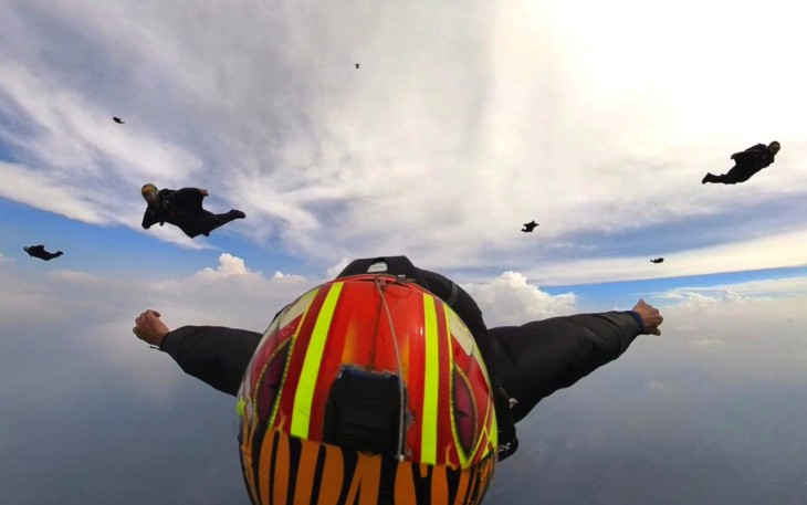 Peterjun Wingsuit Kopassus Pukau Ribuan Mata Dalam Upacara Gelar Pasukan Operasional dan Kehormatan Militer