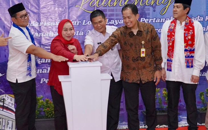 Kementerian Agraria dan Tata Ruang/Badan Pertanahan Nasional (ATR/BPN) secara resmi memperkenalkan dan menerapkan Standardisasi Alur Loket Layanan Pertanahan, di Kantor Pertanahan (Kantah) Kota Administrasi se-DKI Jakarta, Kamis (27/11/2025)