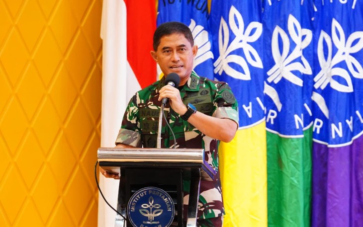 Aster Panglima TNI Mayjen TNI Mohammad Naudi Nurdika, S.I.P., M.Si., M.Tr.(Han). bersama Wakil Rektor IPB University Prof. Dr. Ir. Ernan Rustiadi, M.Agr., membuka Bimbingan Teknis (Bimtek) Kompi Produksi Ketahanan Pangan TA 2025 di Auditorium Andi Hakim Nasoetion, Kampus IPB Dramaga, Bogor, Senin (21/4/2025)