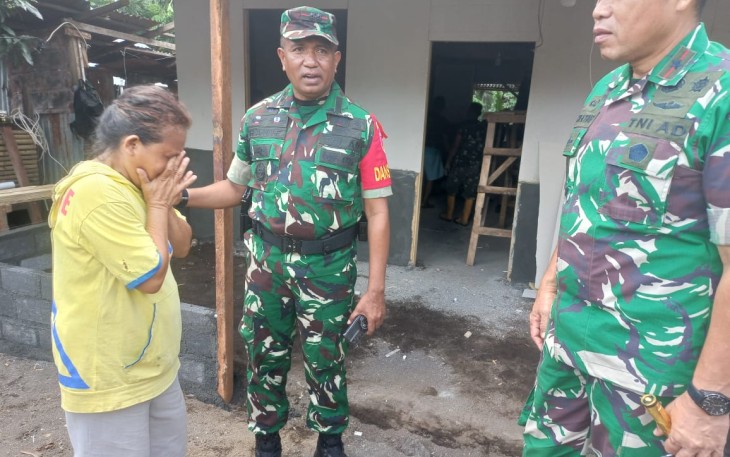 Danrem 131/Stg, Brigjen TNI Martin Susilo Martopo Turnip, S.H.,M.H dengan di dampingi Dandim 1310/Bitung meninjau lokasi perintisan pembangunan badan dan RTLH yang di berlokasi di Kelurahan Wangurer Barat, Kecamatan Madidir, Rabu (19/2/2025)