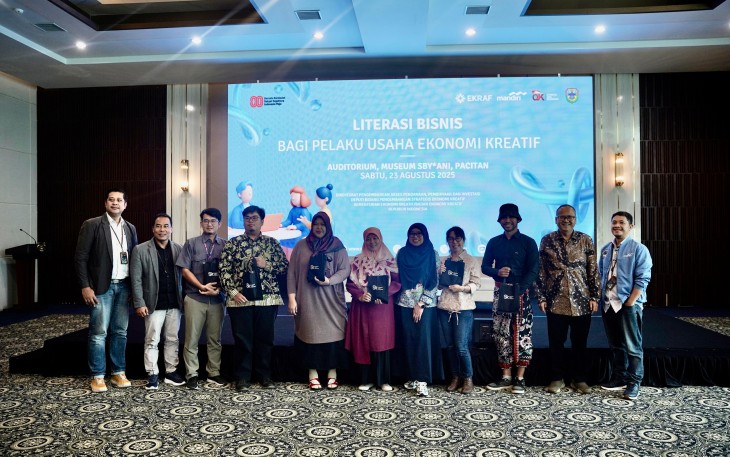 Direktur Pengembangan Akses Pendanaan, Pembiayaan, dan Investasi Kementerian Ekraf, Anggara Hayun Anujuprana, saat memberi arahan dalam kegiatan Litearsi Bisnis Bagi Pelaku Usaha Ekonomi Kreatif, Pacitan, Senin (25/08/2025)