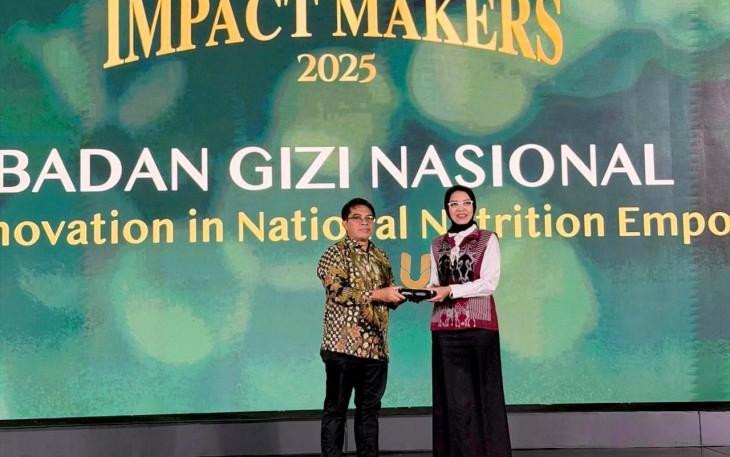 Badan Gizi Nasional (BGN) meraih penghargaan Impactful Innovation in National Nutrition Empowerment dalam ajang Kumparan Awards Impact Makers, penghargaan diterima oleh Kepala Biro Hukum dan Humas Badan Gizi Nasional, Khairul Hidayati, Jumat (19/12).