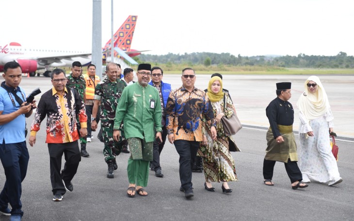 Wakil Gubernur Kepulauan Riau, Nyanyang Haris Pratamura, tiba di Bandara Raja Haji Fisabilillah (RHF), Tanjungpinang, pada Jumat (21/2)