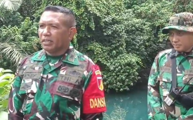 Dandim 1310/Bitung saat meninjau mata air yang akan di gunakan untuk Supali air bersih di bak air kelurahan Girian Permai Kecamatan Girian Kota Bitung