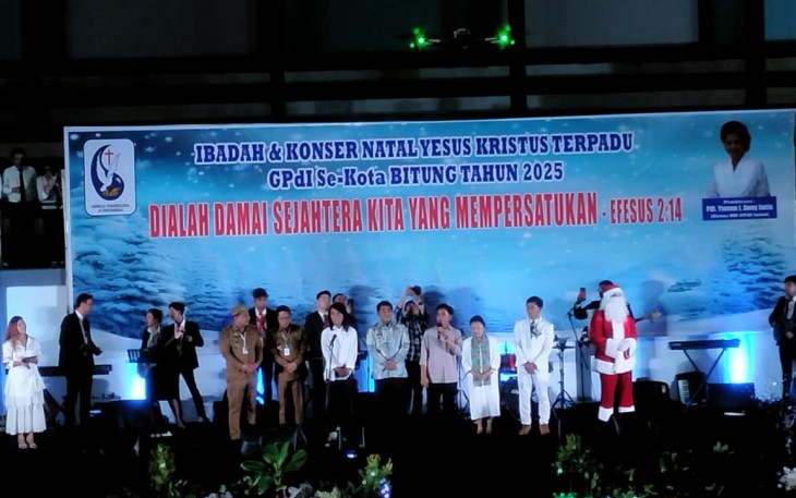Wakil Presiden Republik Indonesia, Gibran Rakabuming Raka saat memberikan sambutan di kegiatan ibadah dan Konser Natal Yesus Kristus terpadu di Kota Bitung.