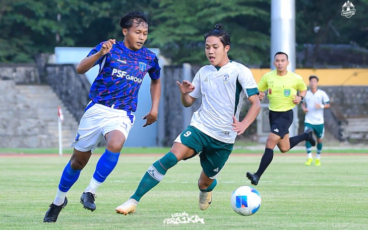 Pertarungan antara Batavia FC melawan Persika Karanganyar, di Stadion Sriwedari Solo pada Sabtu (24/5/2025)