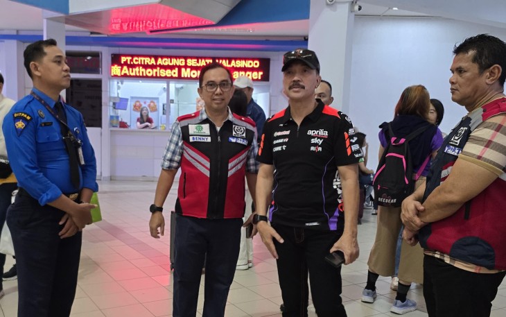 Anggota Deputi Bidang Pengelolaan Bandara, Pelabuhan, dan Lalu Lintas Barang BP Batam, Ruslan Aspan, meninjau secara langsung kesiapan arus balik Angkutan Lebaran di Terminal Ferry Internasional Batam Centre, Sabtu (5/4/2025)