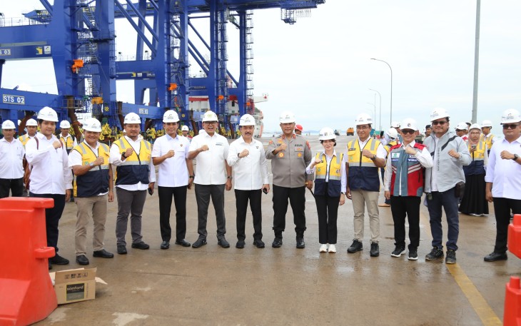 4 STS Crane Baru Dorong Kapasitas dan Kemandirian Pelabuhan Batu Ampar
