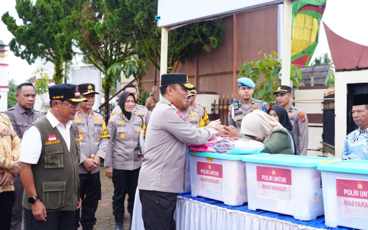 Wakapolri Tinjau Penyaluran Bantuan Polri untuk Warga Terdampak Bencana di Padang Pariaman