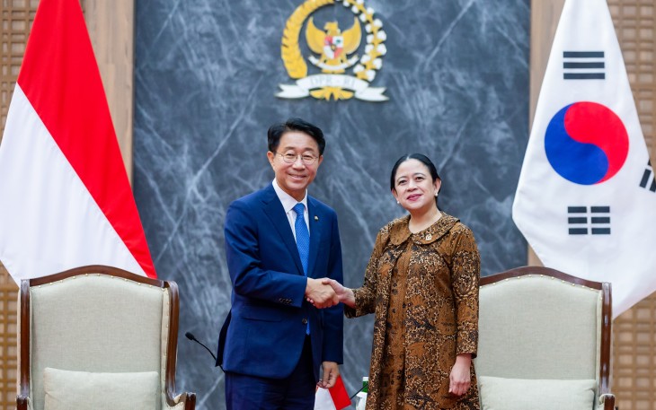 Ketua DPR RI Puan Maharani menerima kunjungan Delegasi Utusan Khusus Presiden Republik Korea, Cho Jeong-Sik, Seo Young-Kyo, dan Lee Jae-Gang di Gedung DPR
