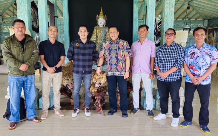 Bamsoet saat menerima panitia Black Stone International Bali Fun Run 2025 di Bali, Kamis (2/1/25).
