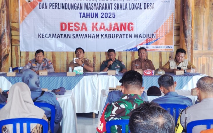 Babinsa Kajang Pantau Kegiatan Pembinaan Linmas untuk Tingkatkan Keamanan Desa