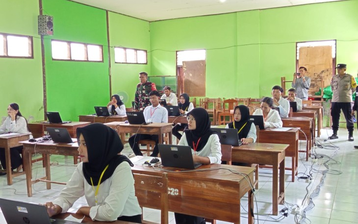 Babinsa Kwadungan Kawal Seleksi Perangkat Desa Sumengko