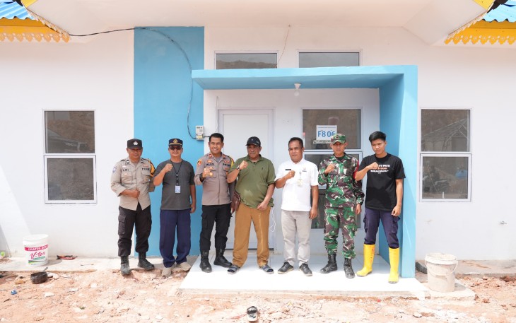Kepala Keluarga Tempati Rumah Baru di Tanjung Banon