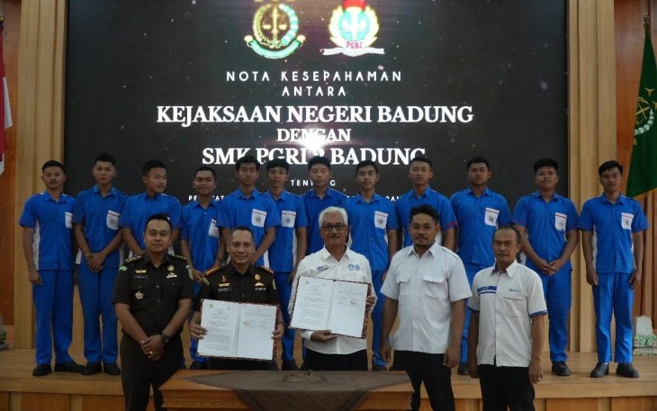Inovasi Kejari Kerja Sama Dengan SMK PGRI 2 Bandung Terkait Pemeliharaan Barang Bukti dan Rampasan Bermotor 