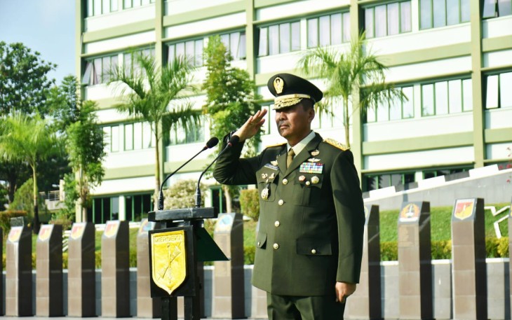 Kasdam XIII Merdeka saat memimpin upacara peringatan hari kesaktian Pancasila